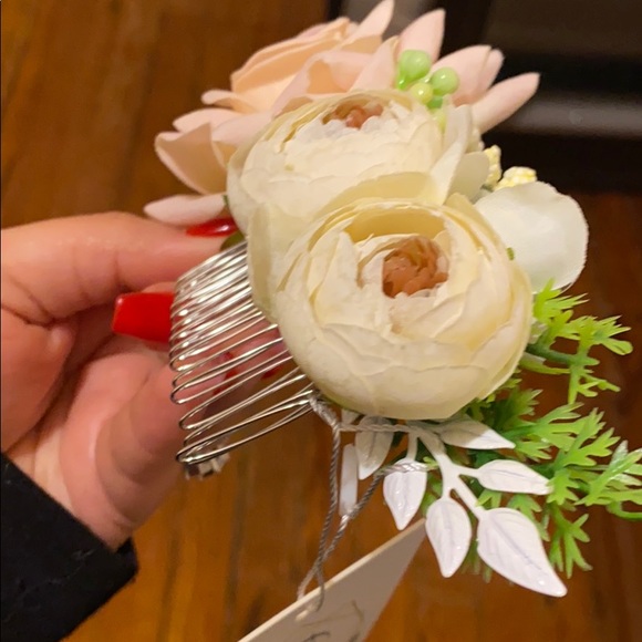 Floral Hair Accessory - Picture 8 of 10